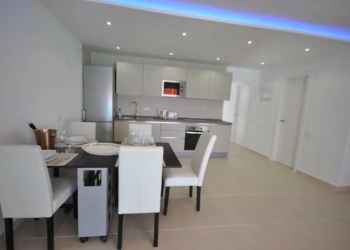 Vistas Sunset Sea View * 아로나